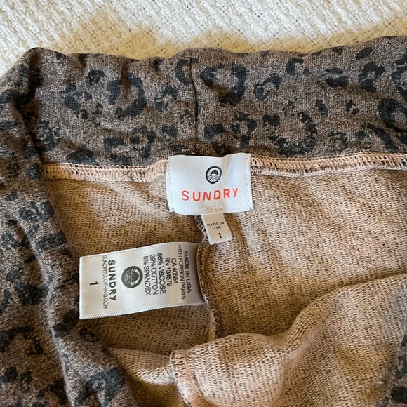 Sundry Leggings Leopard Gold - Picture 3 of 3